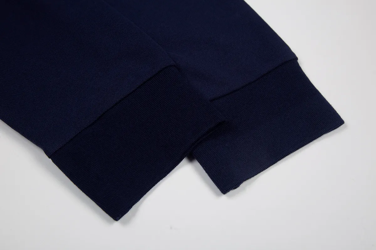 P200 White background picture [Evergreen all year round] Style number: 25101# (on sale all year round) Color: black white label/black red label/navy blue white label/navy blue red label/white/pink/grey Size: S to Pearlescent buttons on white background ✅ - The placket chiffon film is professionally processed ✅ -Ralph Lauren's classic Malaysian logo Polo｜Unlock the British retro sports style. Use 220g heavy double-sided piqué cotton to create a tall silhouette. The iconic Malaysian embroidery logo interprets American origin. The solid color system can easily control formal and casual scenes.